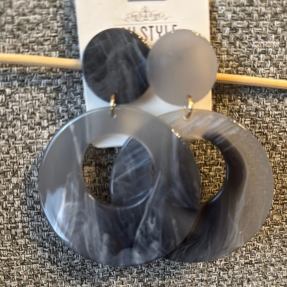 Gray Marble Statement Earrings-pierced
(New) - Picture 3 of 5